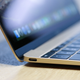 Imagen para el artículo titulado Probamos el nuevo MacBook: precioso y ligero, pero algo incómodo